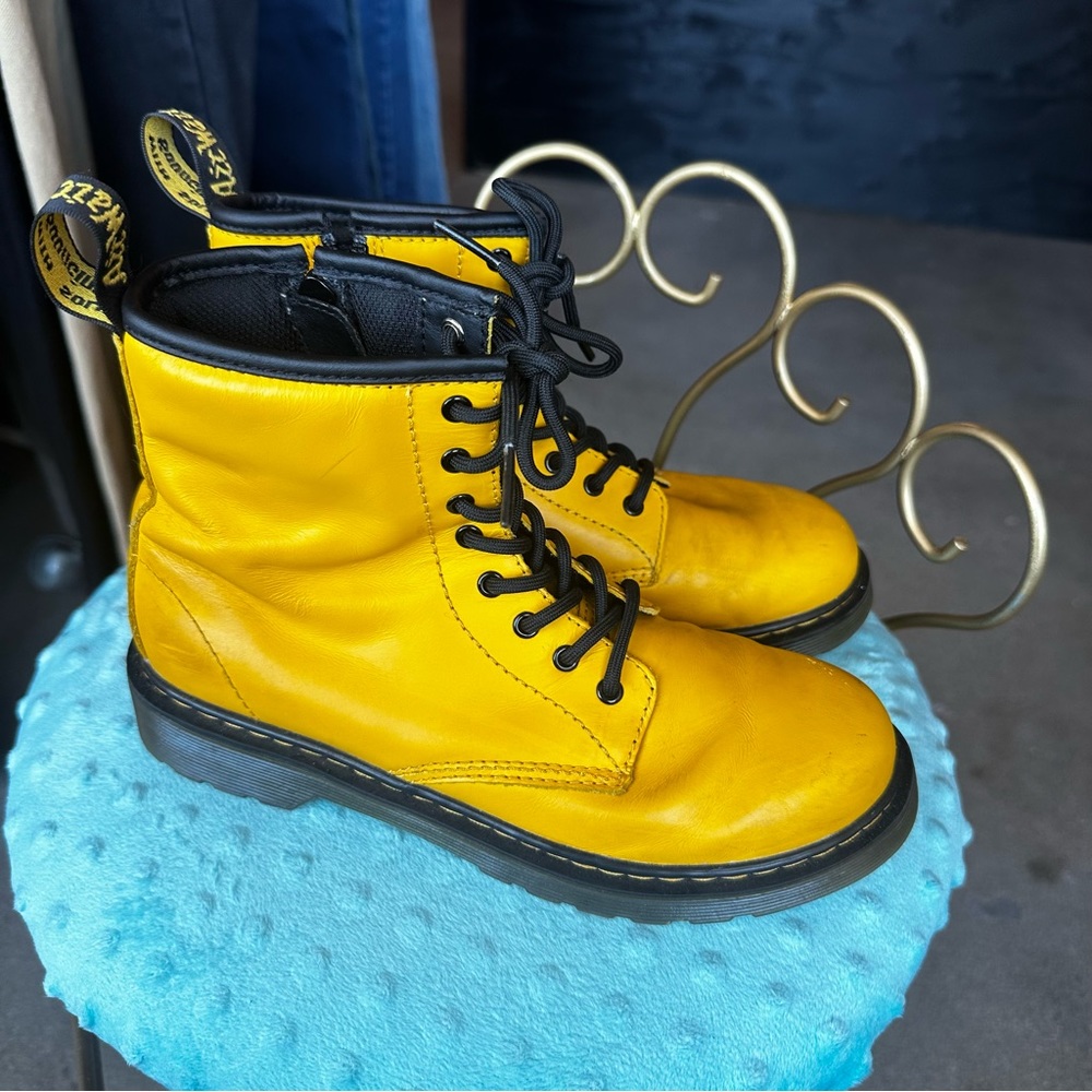 vintage yellow dr martens size 5 US leather. great condition